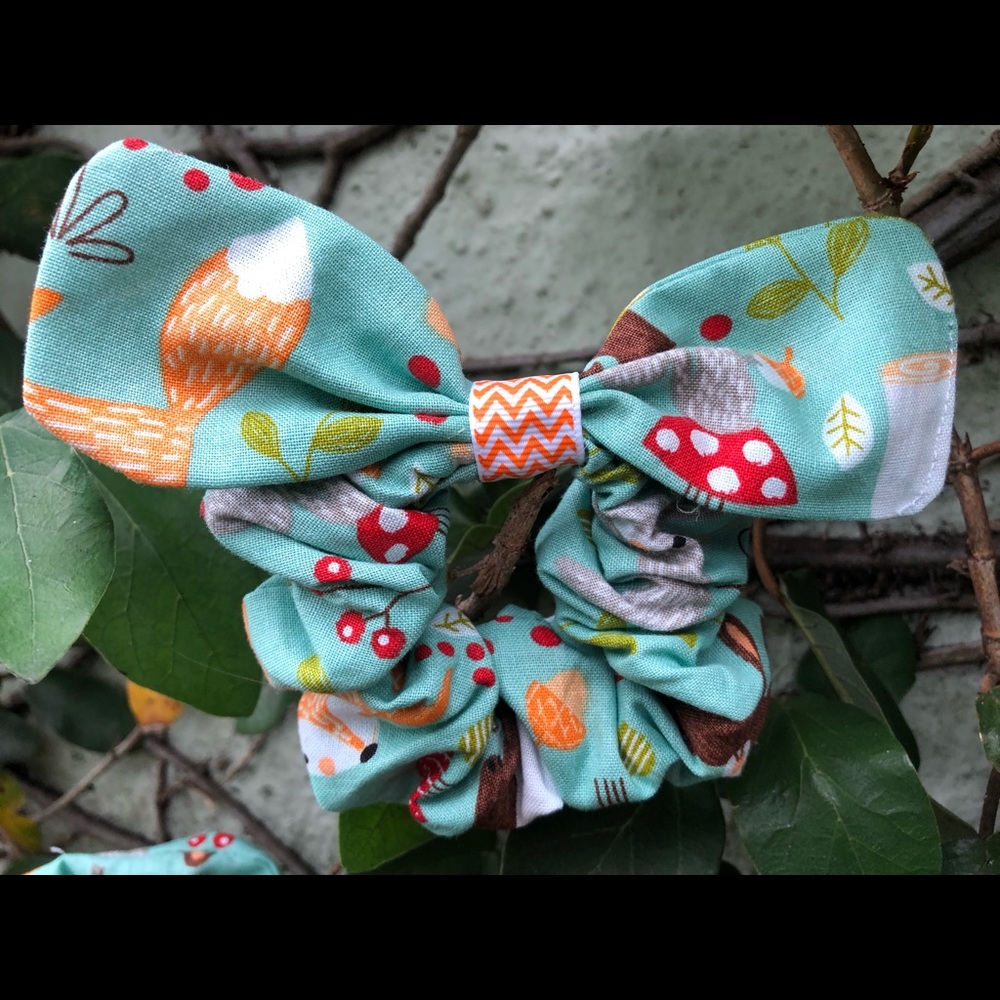 Handmade by Me ! Set of 3 scrunchies forest print